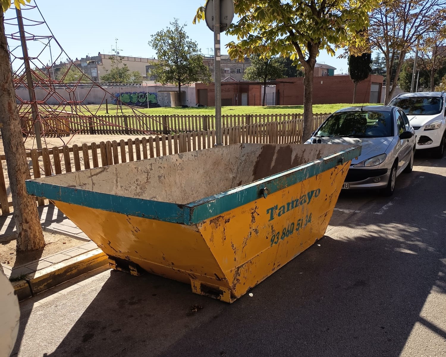Contenidor de gran capacitat instal·lat al Parc de la Pau de Canovelles