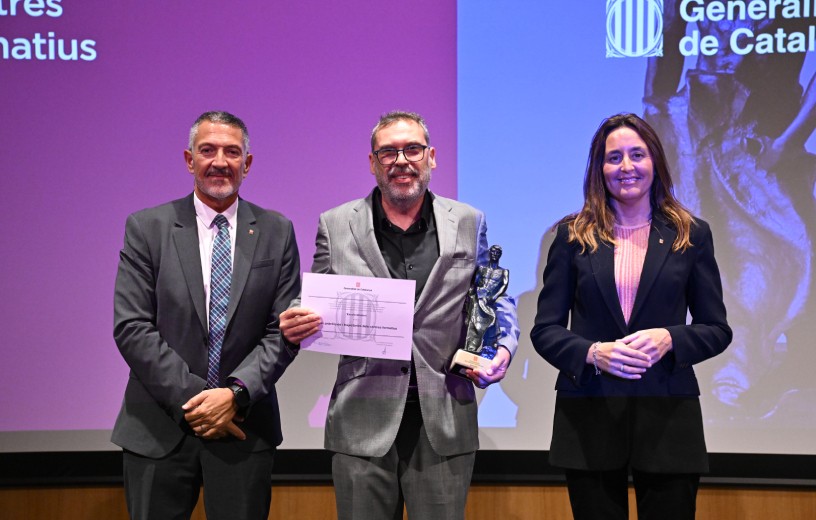 Representants de l'Escola Ginebró amb el Premi FPCAT