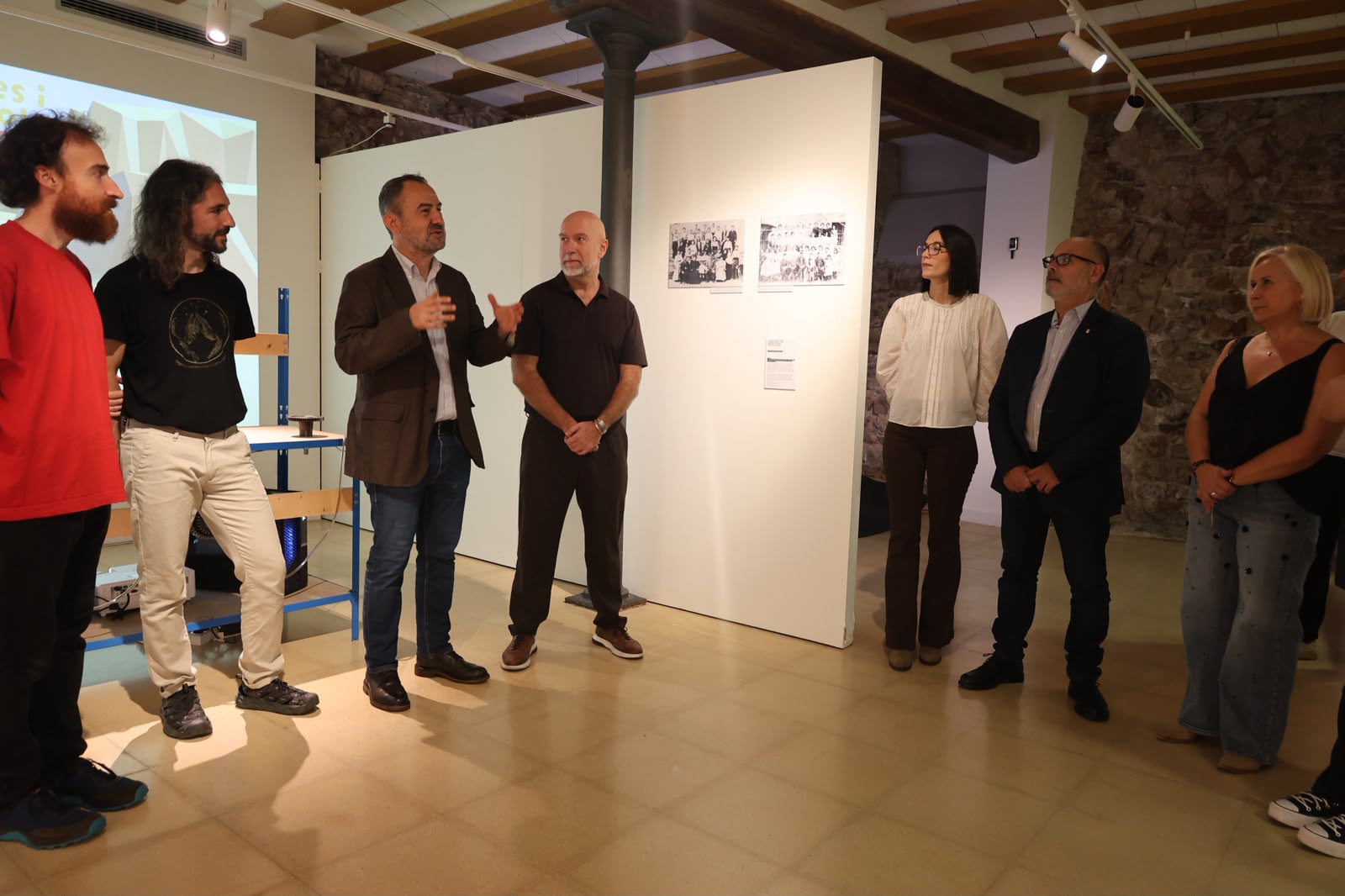 Imatge de la inauguració de La fàbrica transparent al Muxart Espai d'Art de Martorell