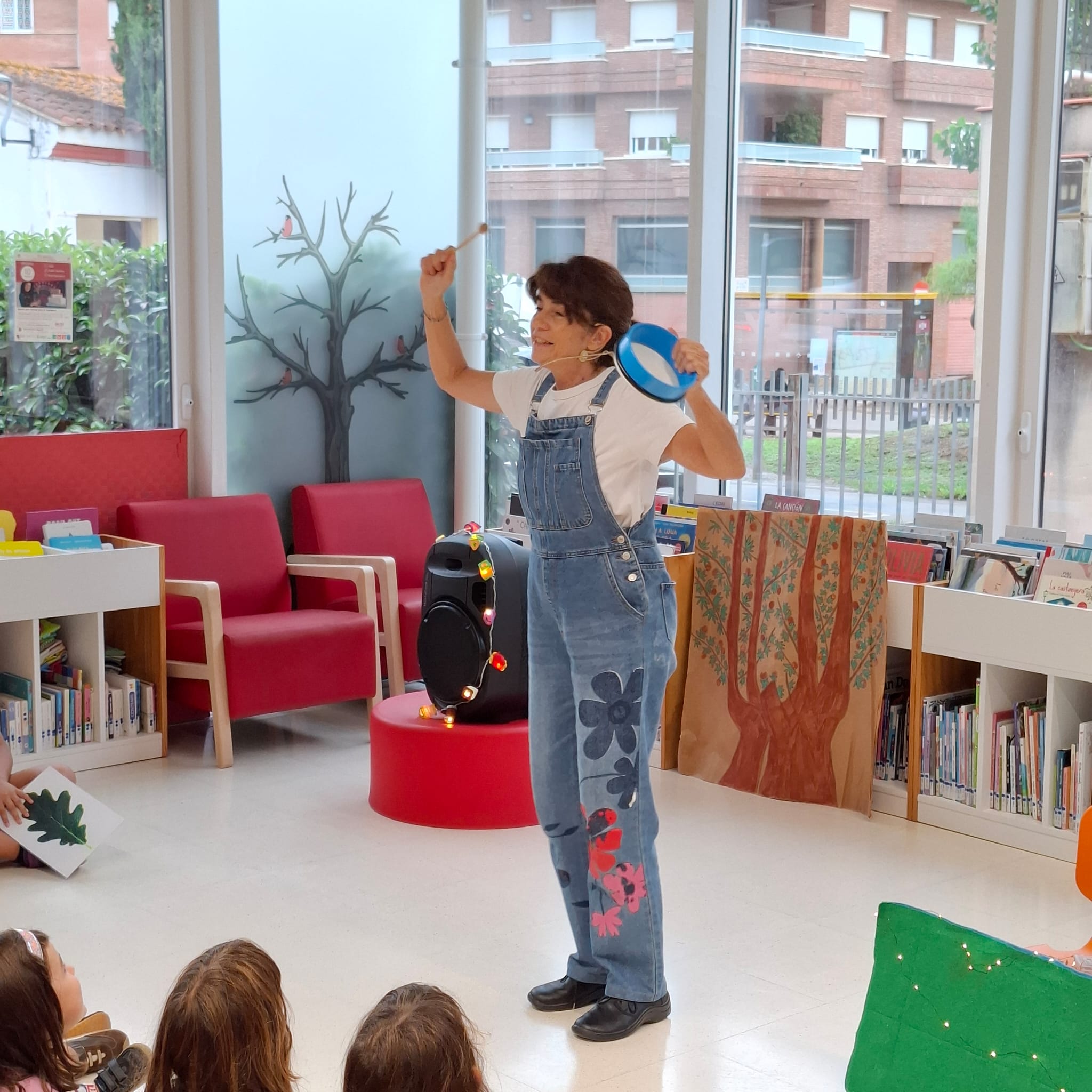 Sessió de l'Hora del conte a la Biblioteca Ca l'Altisent